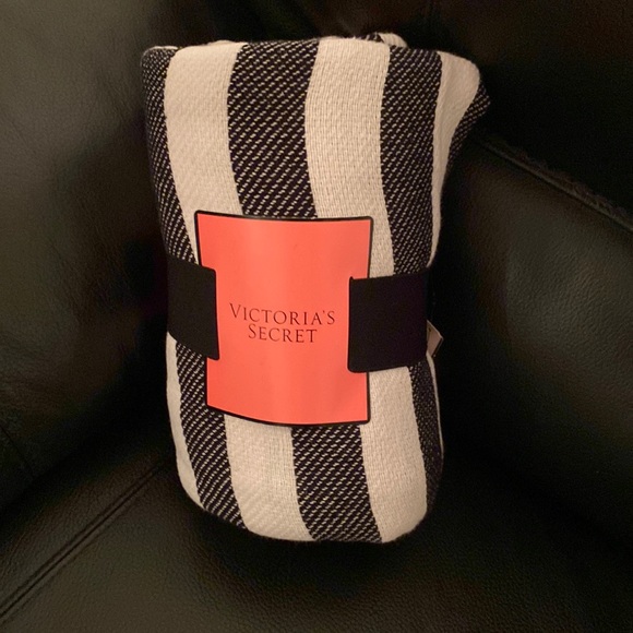 VICTORIAS SECRET Beach Blanket - Picture 2 of 3